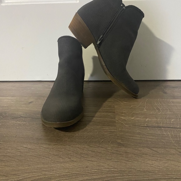 Kensie Women’s Booties - Picture 3 of 10